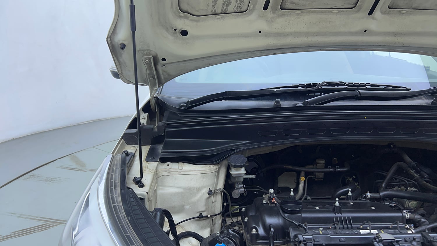 Used 2017 Hyundai Creta 1.6 SX Plus AT Petrol Petrol Automatic engine ENGINE RIGHT SIDE HINGE & APRON VIEW