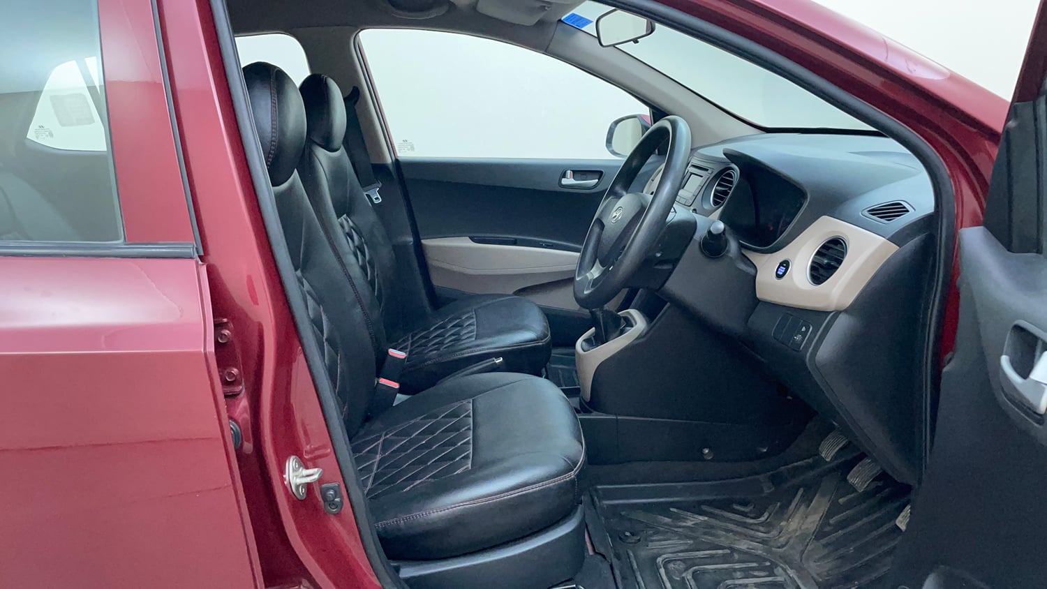 Used 2013 Hyundai Grand i10 Sportz 1.1 CRDi Diesel Manual interior RIGHT SIDE FRONT DOOR CABIN VIEW