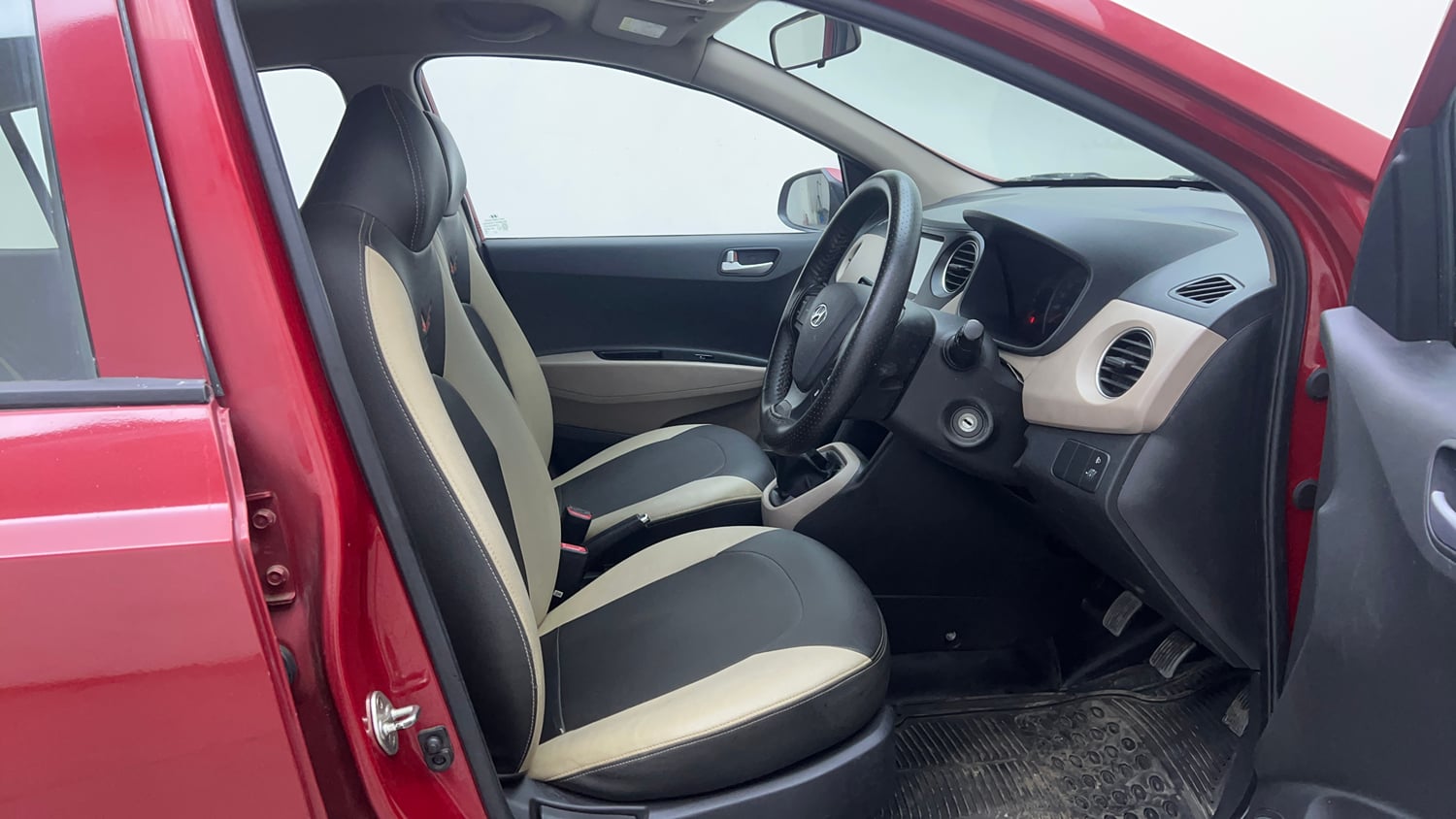 Used 2019 Hyundai Grand i10 Sportz 1.2 Kappa VTVT Petrol Manual interior RIGHT SIDE FRONT DOOR CABIN VIEW