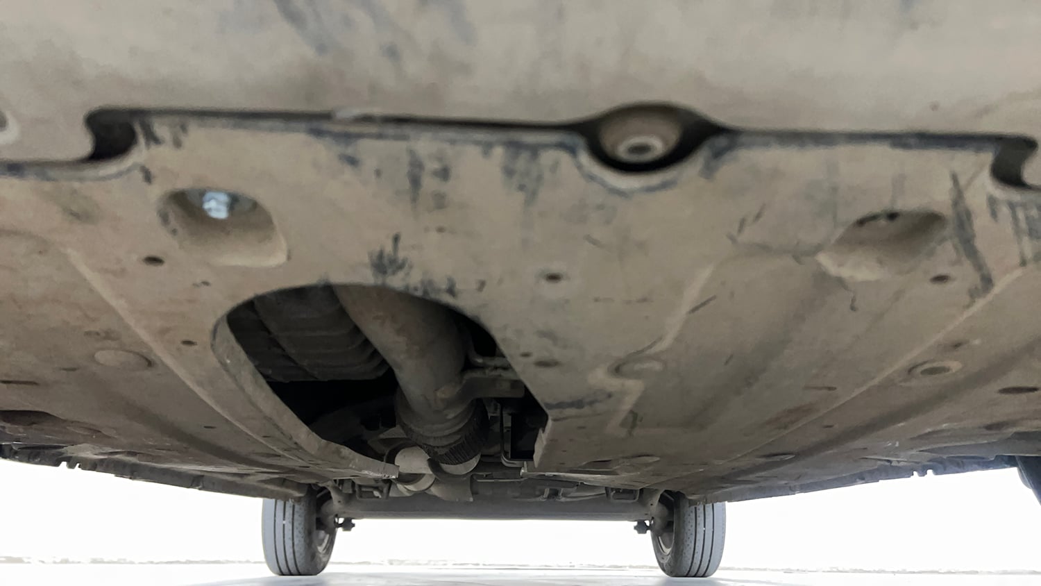 Used 2018 Mahindra KUV100 NXT K8 D 6 STR Diesel Manual extra FRONT LEFT UNDERBODY VIEW
