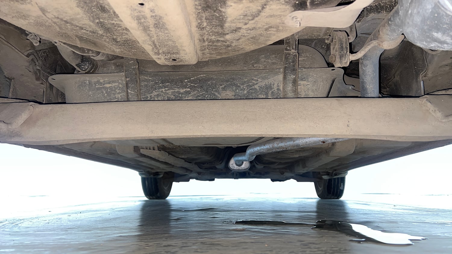 Used 2016 Hyundai Grand i10 Asta AT 1.2 Kappa VTVT (O) Petrol Automatic extra REAR UNDERBODY VIEW (TAKEN FROM REAR)