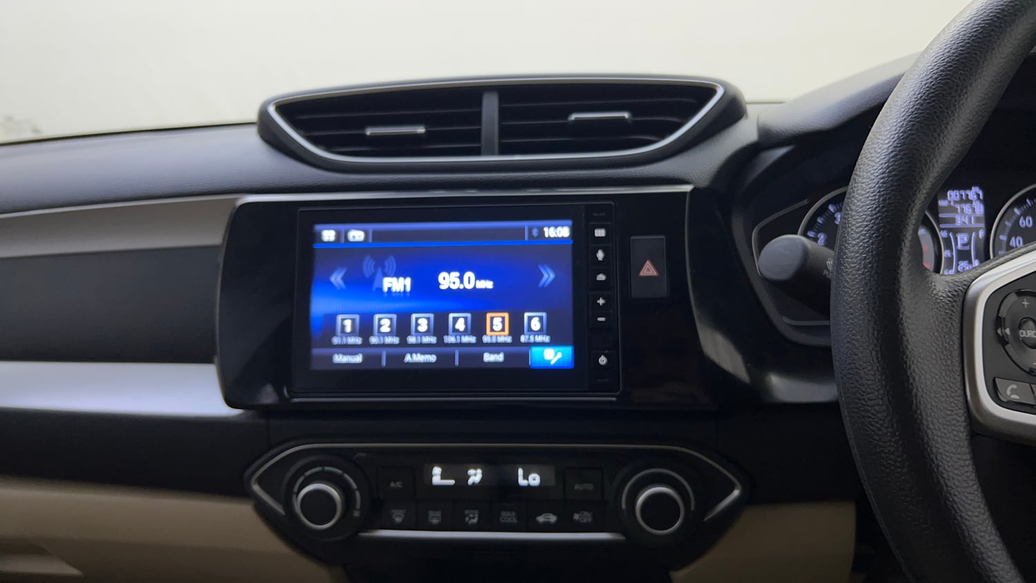 Used 2022 Honda Amaze VX CVT 1.2 Petrol Petrol Automatic top_features Touch screen infotainment system