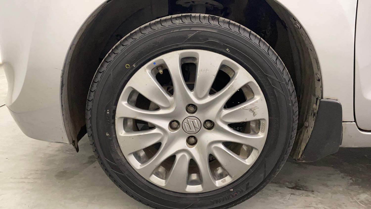 Used 2016 Maruti Suzuki Baleno Alpha 1.2 Petrol Manual tyres LEFT FRONT TYRE RIM VIEW