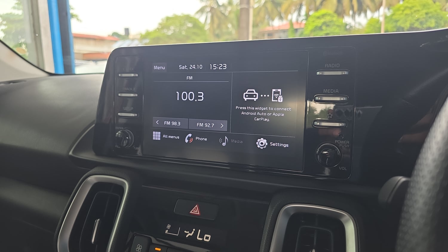 Used 2022 Kia Sonet HTK Plus 1.2 Petrol Manual top_features Touch screen infotainment system