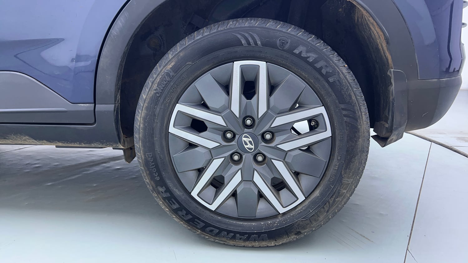 Used 2022 Hyundai Venue S(O) 1.0 Turbo iMT Petrol Manual tyres LEFT REAR TYRE RIM VIEW