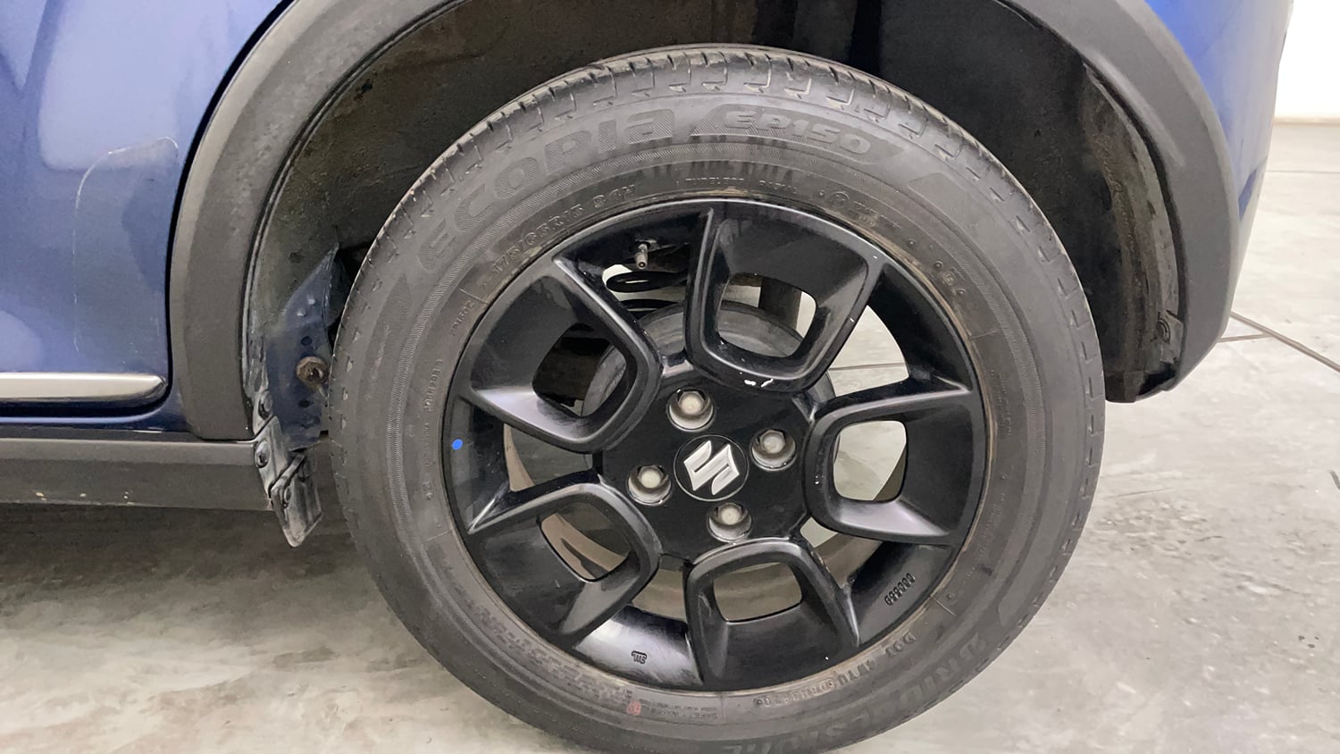 Used 2020 Maruti Suzuki Ignis Alpha 1.2 AMT Petrol Automatic tyres LEFT REAR TYRE RIM VIEW