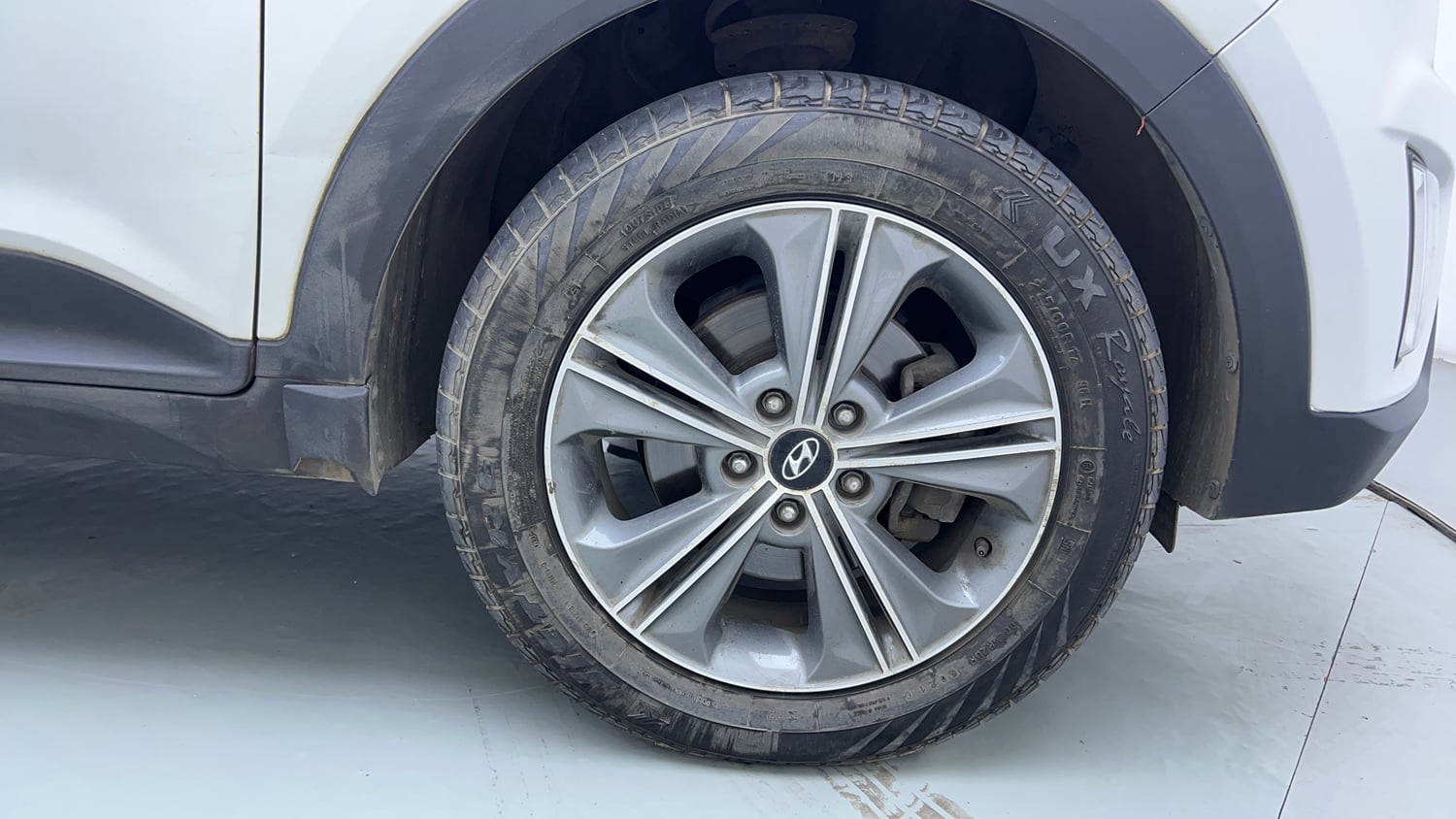 Used 2017 Hyundai Creta 1.6 SX Plus AT Petrol Petrol Automatic tyres RIGHT FRONT TYRE RIM VIEW