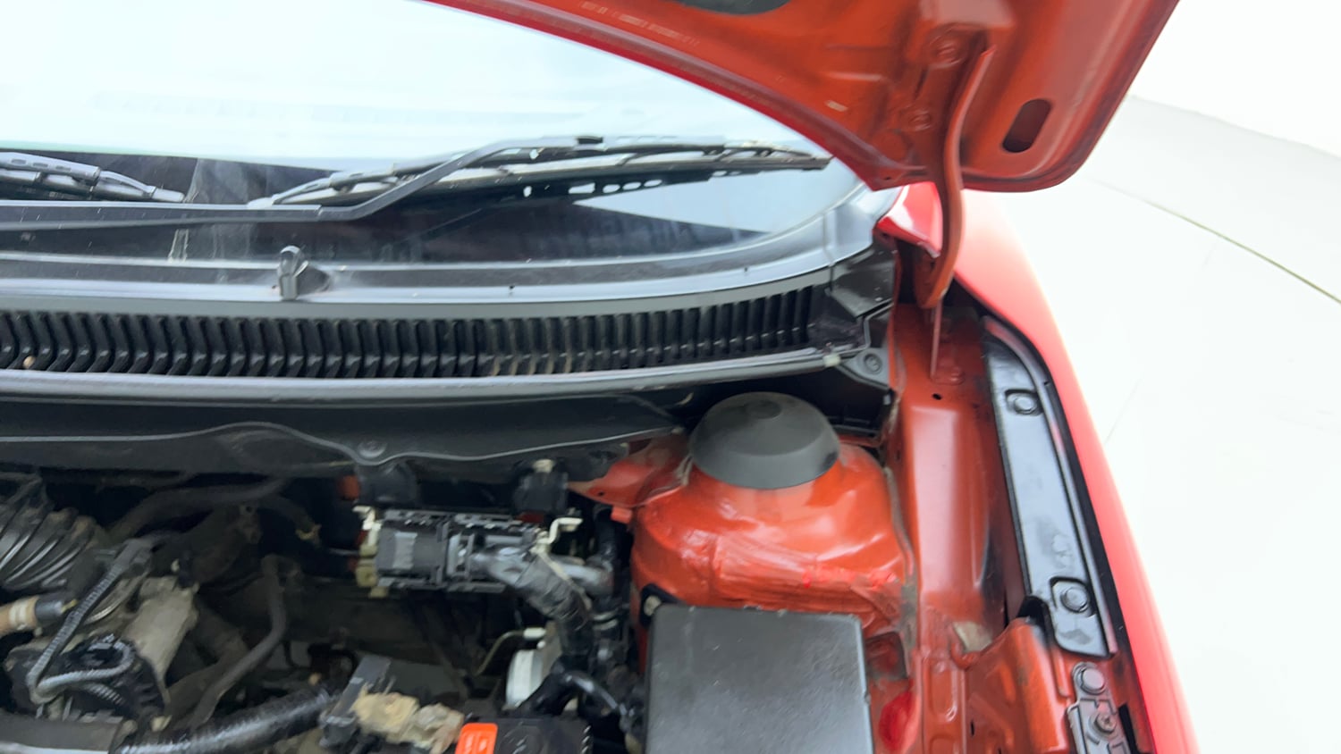 Used 2017 Maruti Suzuki Baleno Zeta 1.2 AT Petrol Automatic engine ENGINE LEFT SIDE HINGE & APRON VIEW