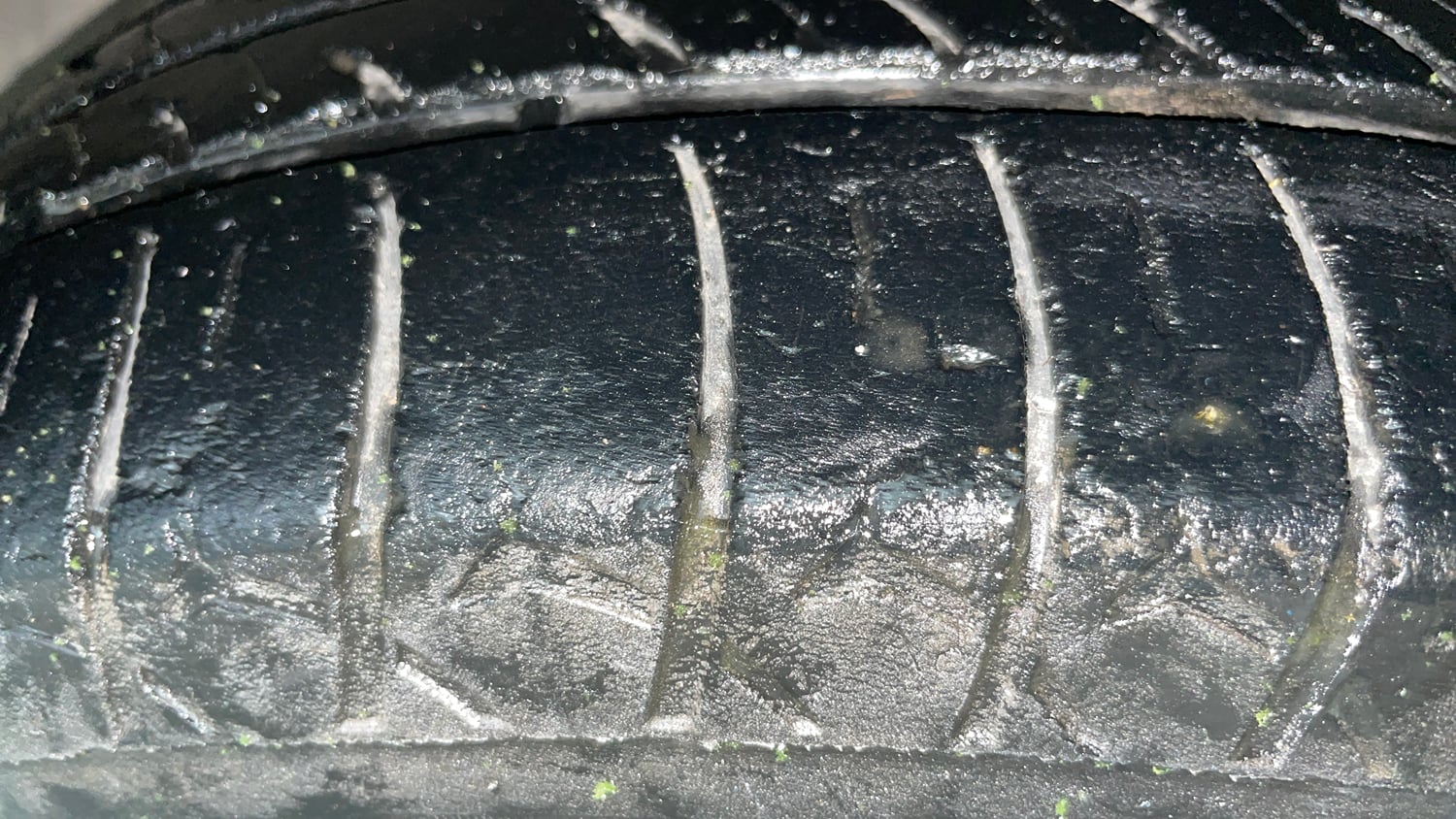 Used 2022 Maruti Suzuki Wagon R ZXI 1.2 Petrol Manual tyres RIGHT FRONT TYRE TREAD VIEW