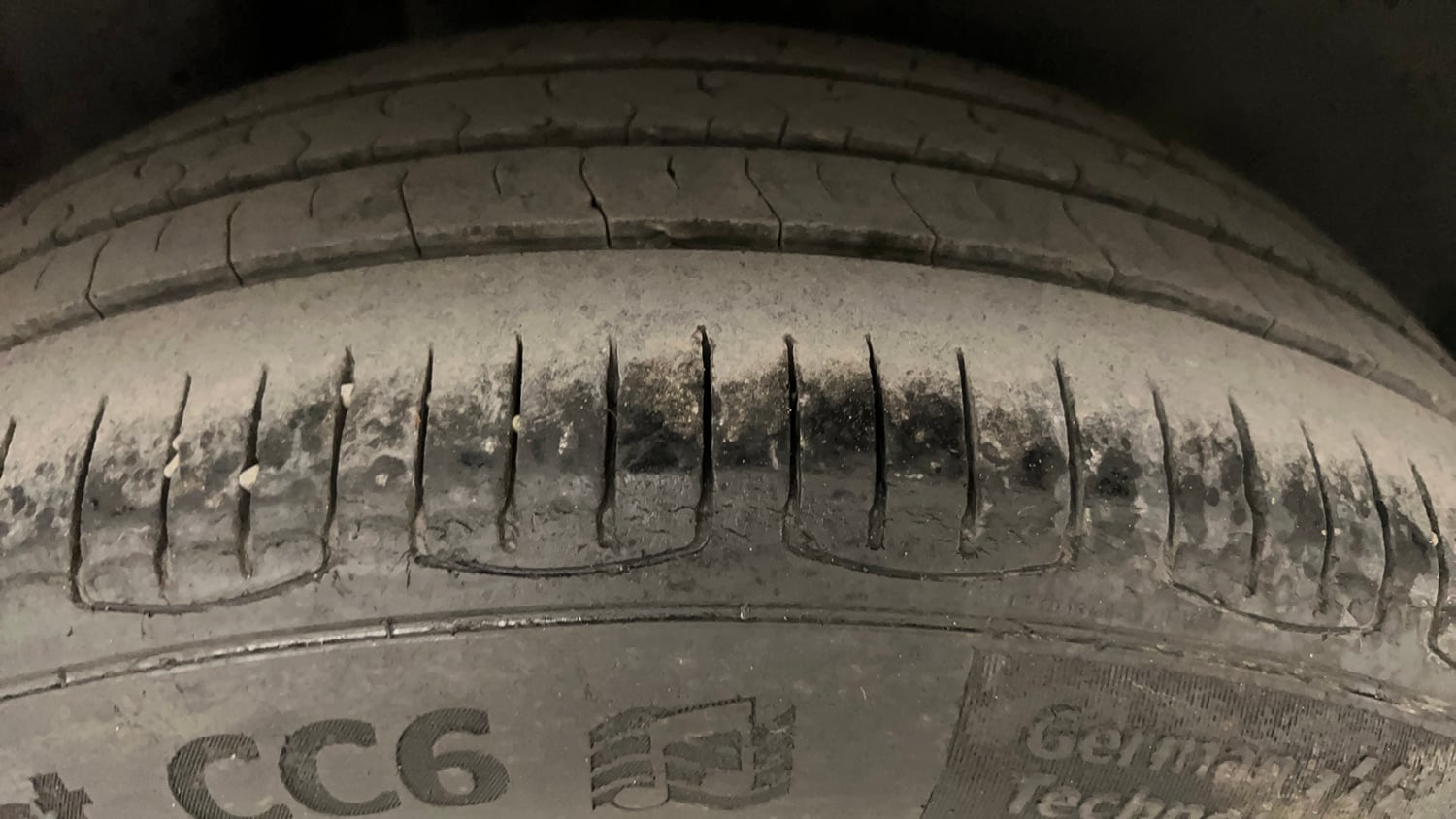 Used 2016 Volkswagen Polo Highline1.2L (P) Petrol Manual tyres RIGHT REAR TYRE TREAD VIEW