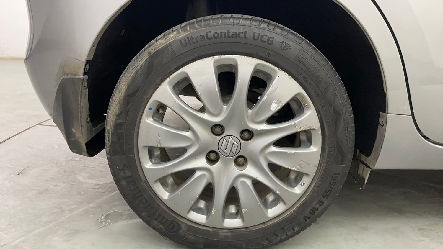 Used 2016 Maruti Suzuki Baleno Alpha 1.2 Petrol Manual tyres RIGHT REAR TYRE RIM VIEW