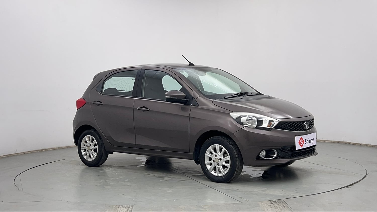 Used 2018 Tata Tiago Revotron XZ Petrol Manual exterior RIGHT FRONT CORNER VIEW