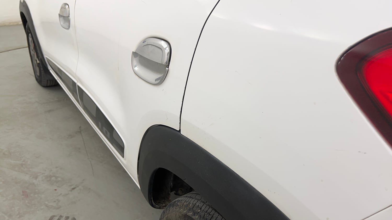 Used 2017 Renault Kwid 1.0 RXT AMT Petrol Automatic dents MINOR SCRATCH