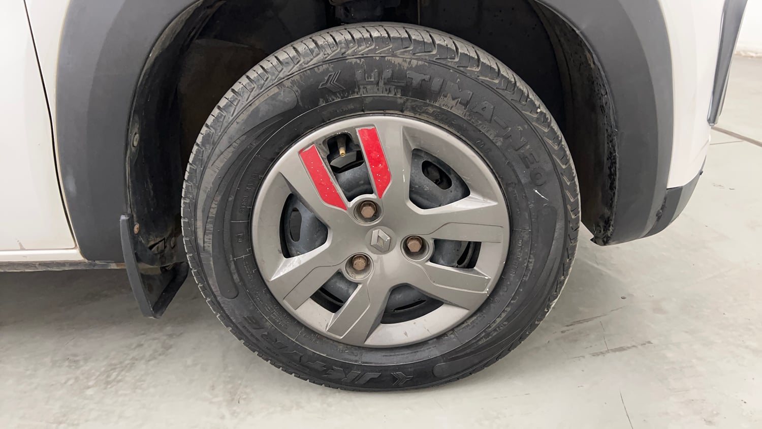 Used 2017 Renault Kwid 1.0 RXT AMT Petrol Automatic tyres RIGHT FRONT TYRE RIM VIEW