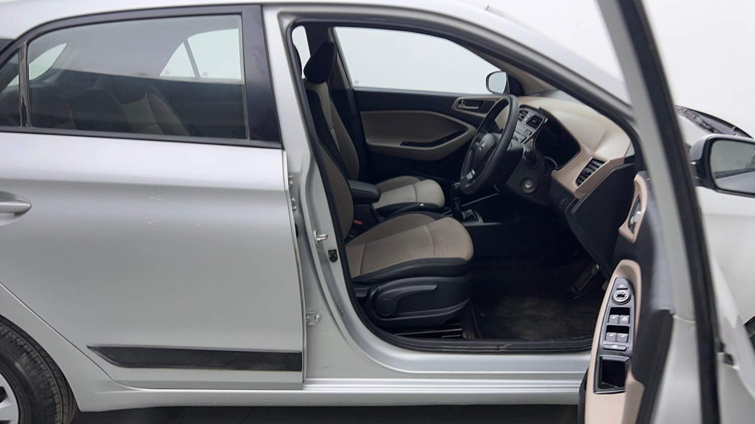 Used 2016 Hyundai Elite i20 Sportz 1.2 Petrol Manual interior RIGHT SIDE FRONT DOOR CABIN VIEW