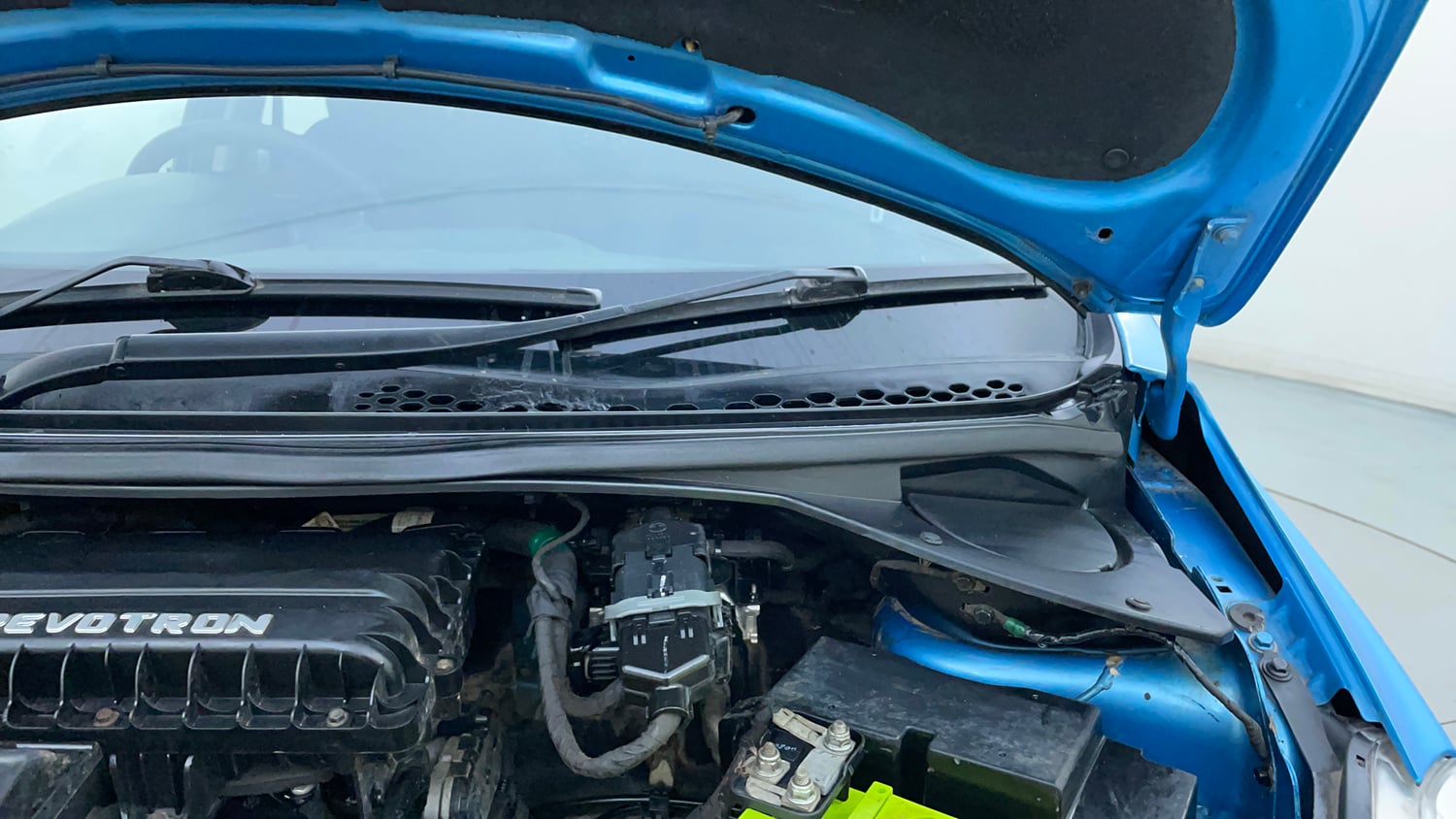 Used 2017 Tata Tiago Revotron XZ Petrol Manual engine ENGINE LEFT SIDE HINGE & APRON VIEW