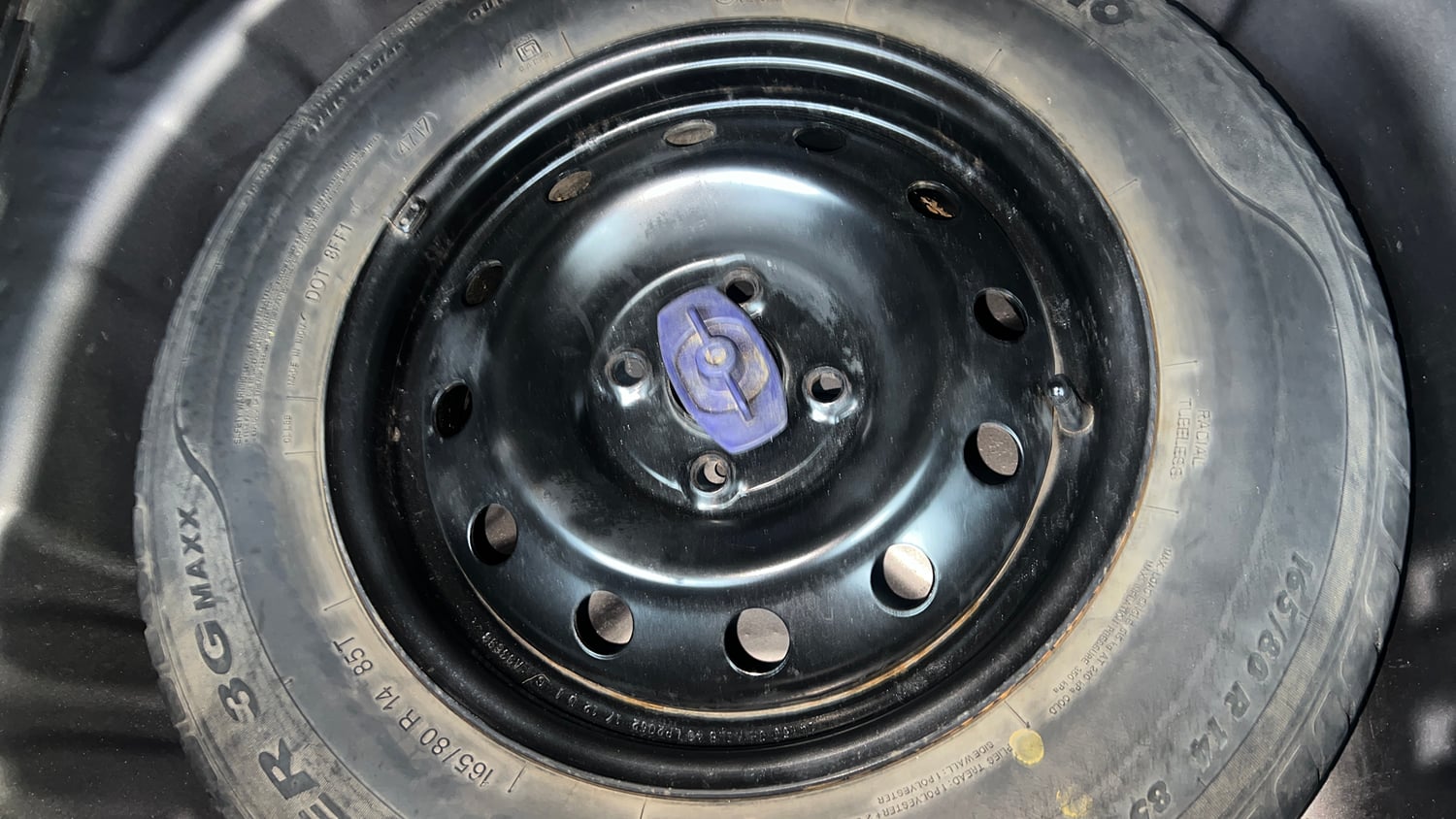 Used 2018 Maruti Suzuki Swift VXi Petrol Manual tyres SPARE TYRE VIEW