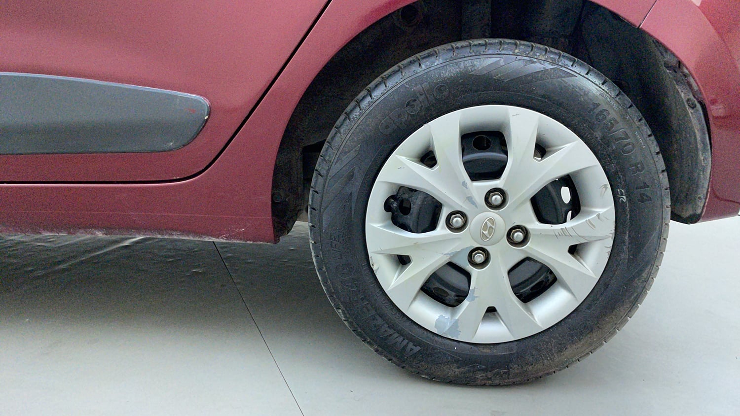 Used 2013 Hyundai Grand i10 Sportz 1.1 CRDi Diesel Manual tyres LEFT REAR TYRE RIM VIEW