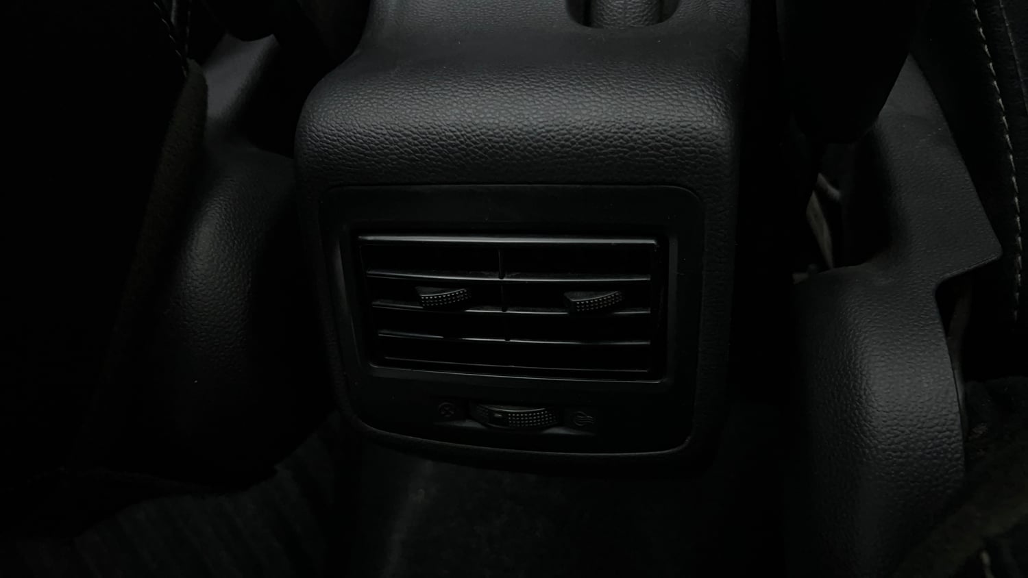 Used 2019 Hyundai Grand i10 Magna 1.2 Kappa VTVT Petrol Manual top_features 2nd row AC vent