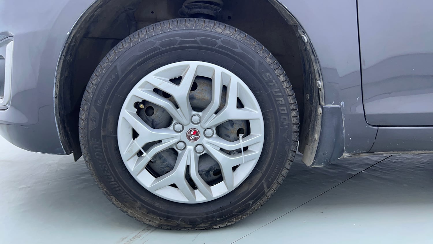 Used 2015 Maruti Suzuki Swift VXi Petrol Manual tyres LEFT FRONT TYRE RIM VIEW