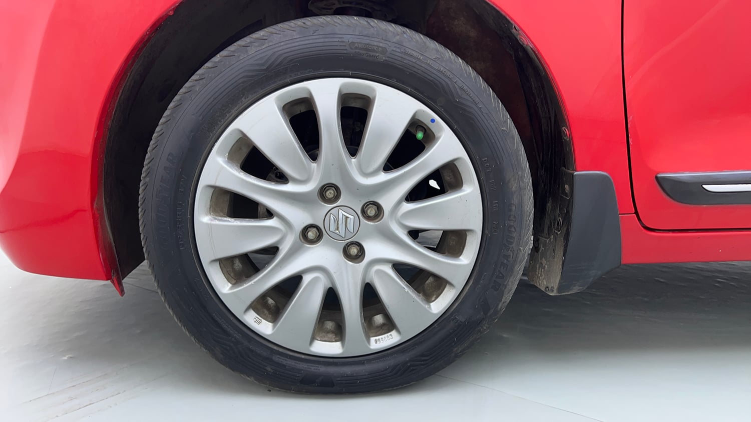 Used 2017 Maruti Suzuki Baleno Zeta 1.2 AT Petrol Automatic tyres LEFT FRONT TYRE RIM VIEW