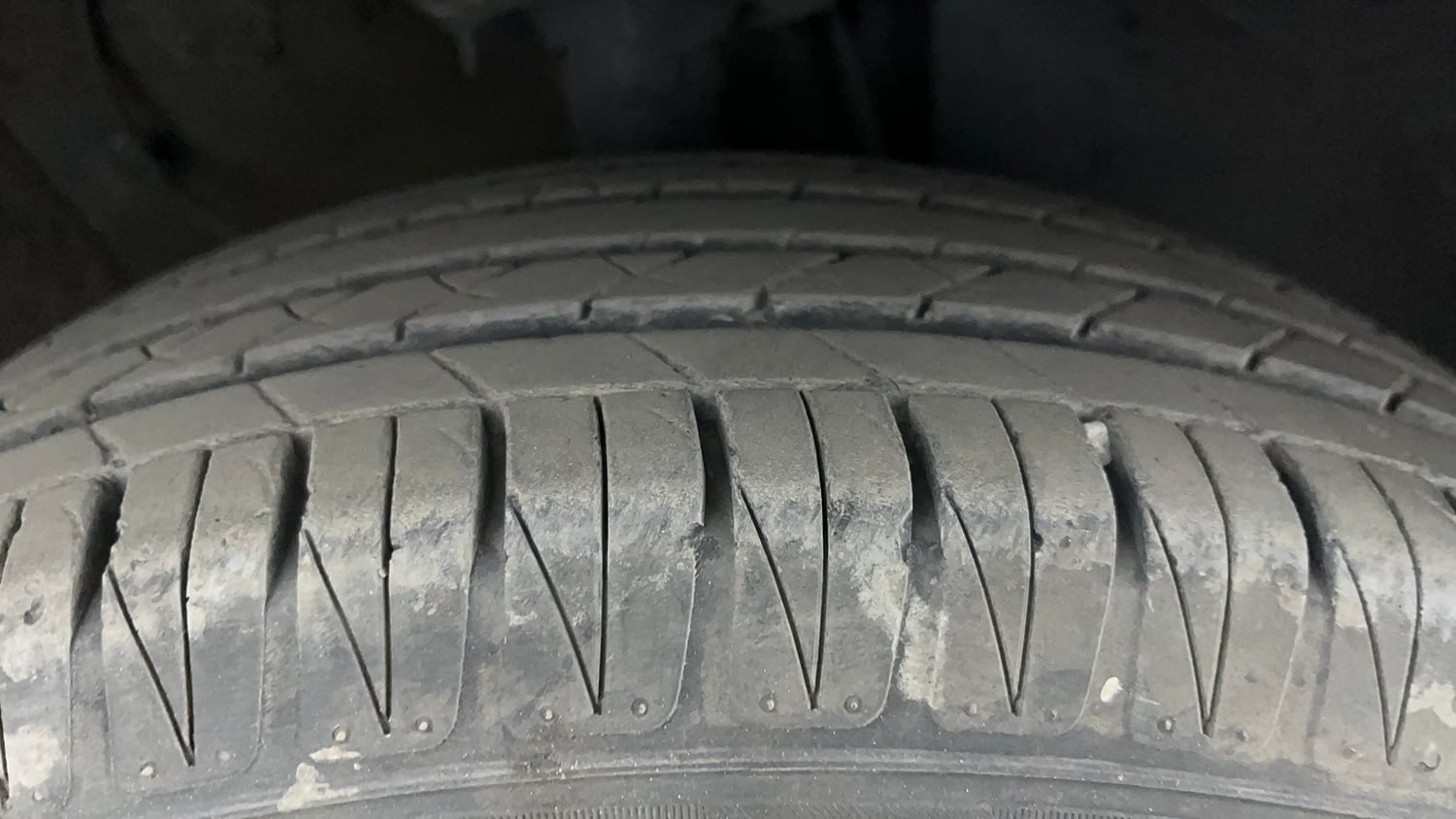 Used 2022 Kia Sonet X Line 1.0 DCT Petrol Automatic tyres RIGHT FRONT TYRE TREAD VIEW