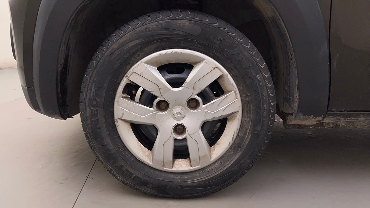 Used 2016 Renault Kwid 1.0 RXT AMT Petrol Automatic tyres LEFT FRONT TYRE RIM VIEW