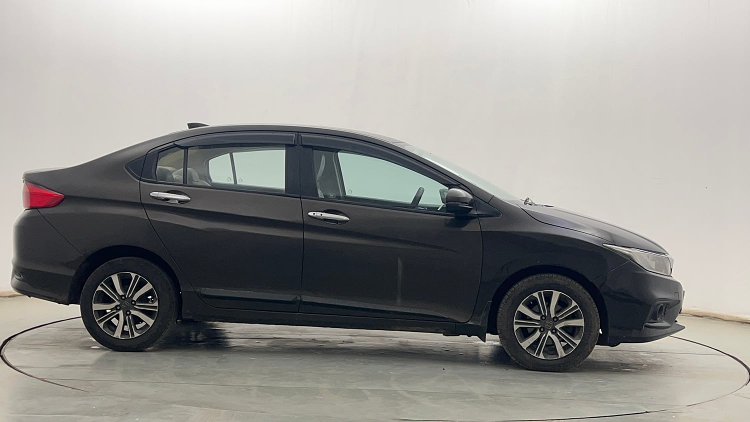 Used 2018 Honda City V Diesel Diesel Manual exterior RIGHT SIDE VIEW