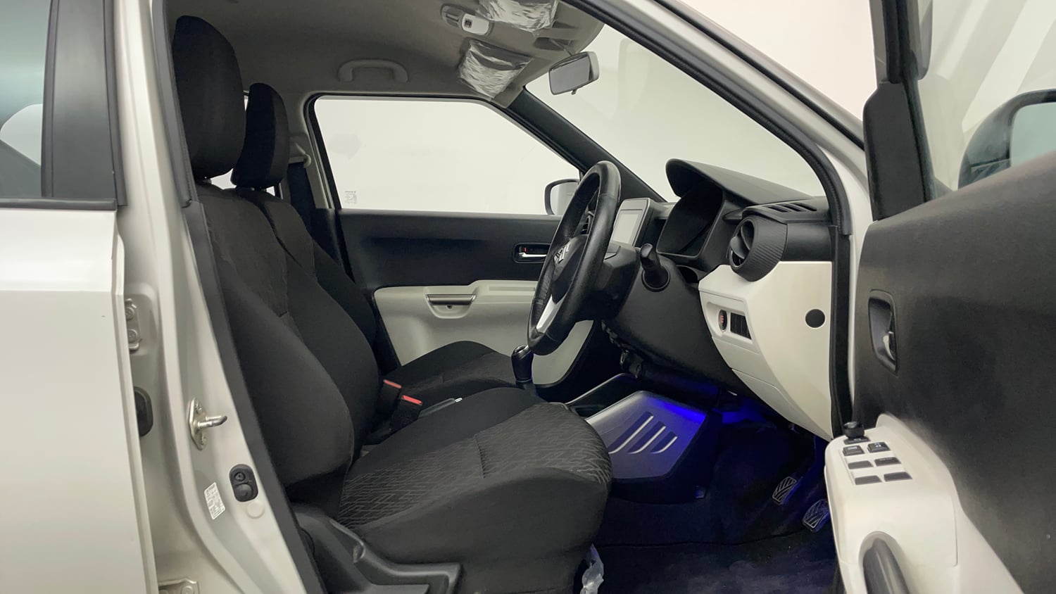 Used 2022 Maruti Suzuki Ignis Zeta 1.2 MT Petrol Manual interior RIGHT SIDE FRONT DOOR CABIN VIEW