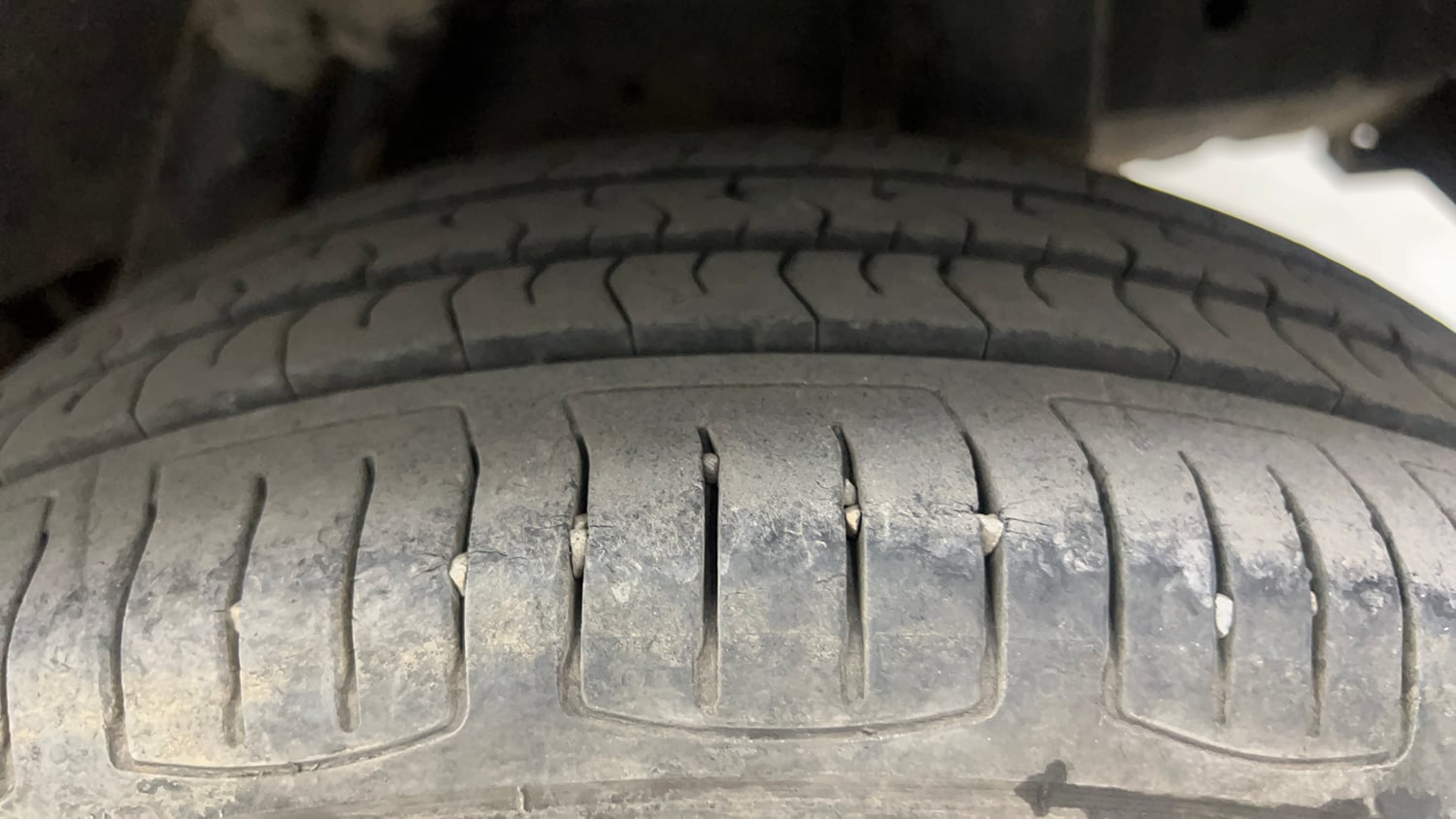 Used 2018 Mahindra KUV100 NXT K8 D 6 STR Diesel Manual tyres LEFT REAR TYRE TREAD VIEW