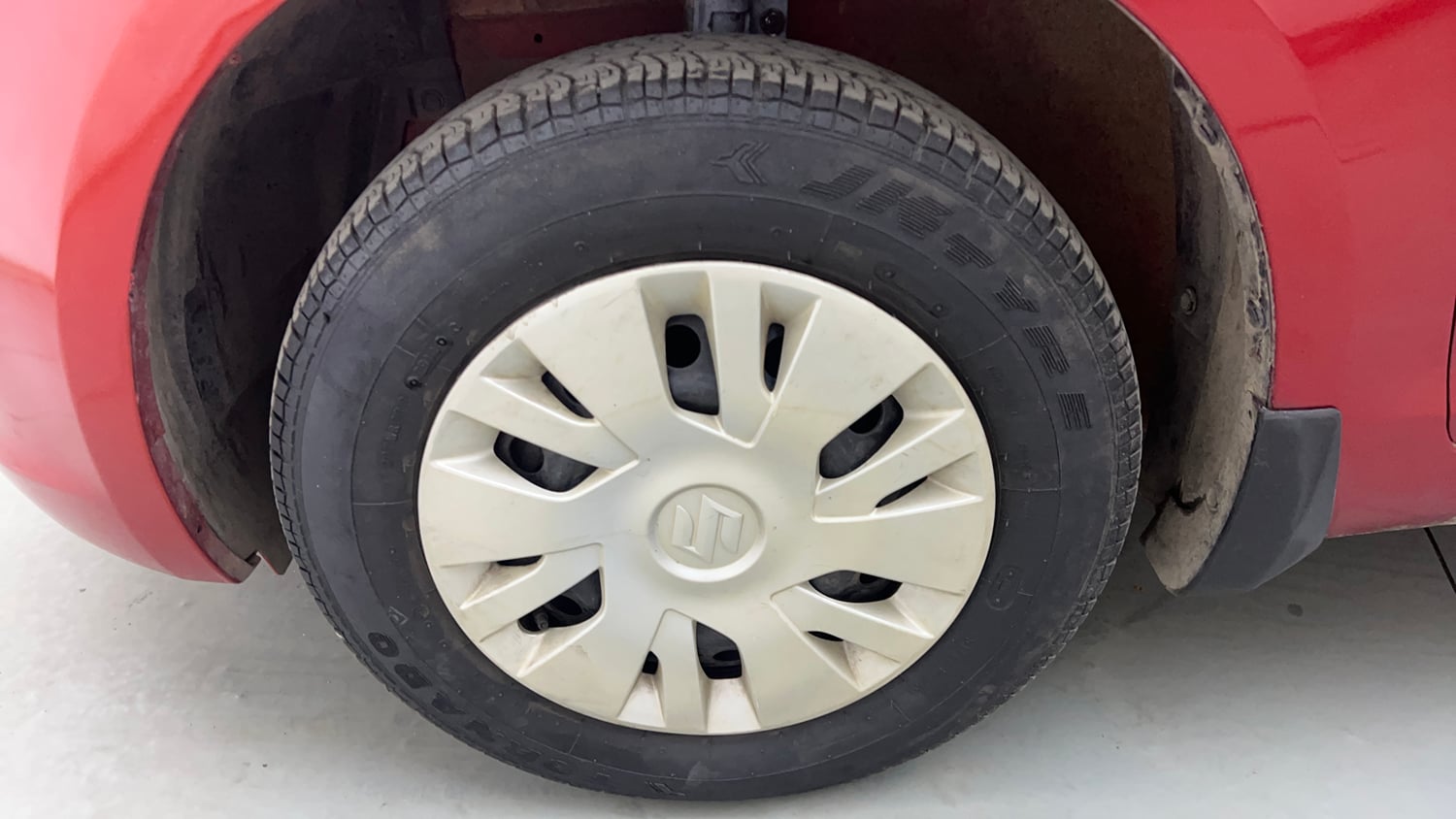 Used 2014 Maruti Suzuki Swift VXi Petrol Manual tyres LEFT FRONT TYRE RIM VIEW
