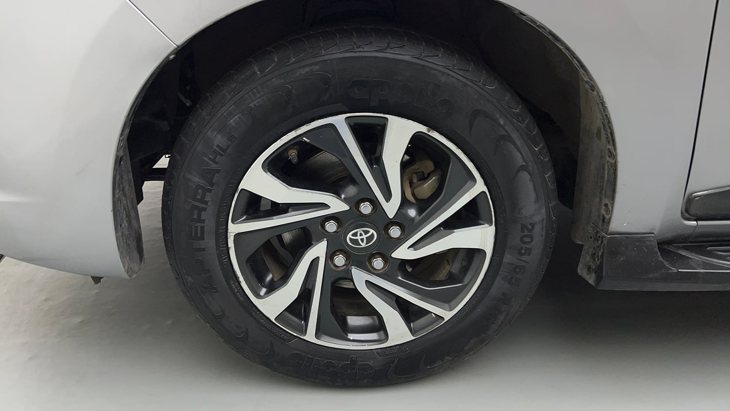 Used 2022 Toyota Innova Crysta VX 2.7 7 STR Petrol Manual tyres LEFT FRONT TYRE RIM VIEW
