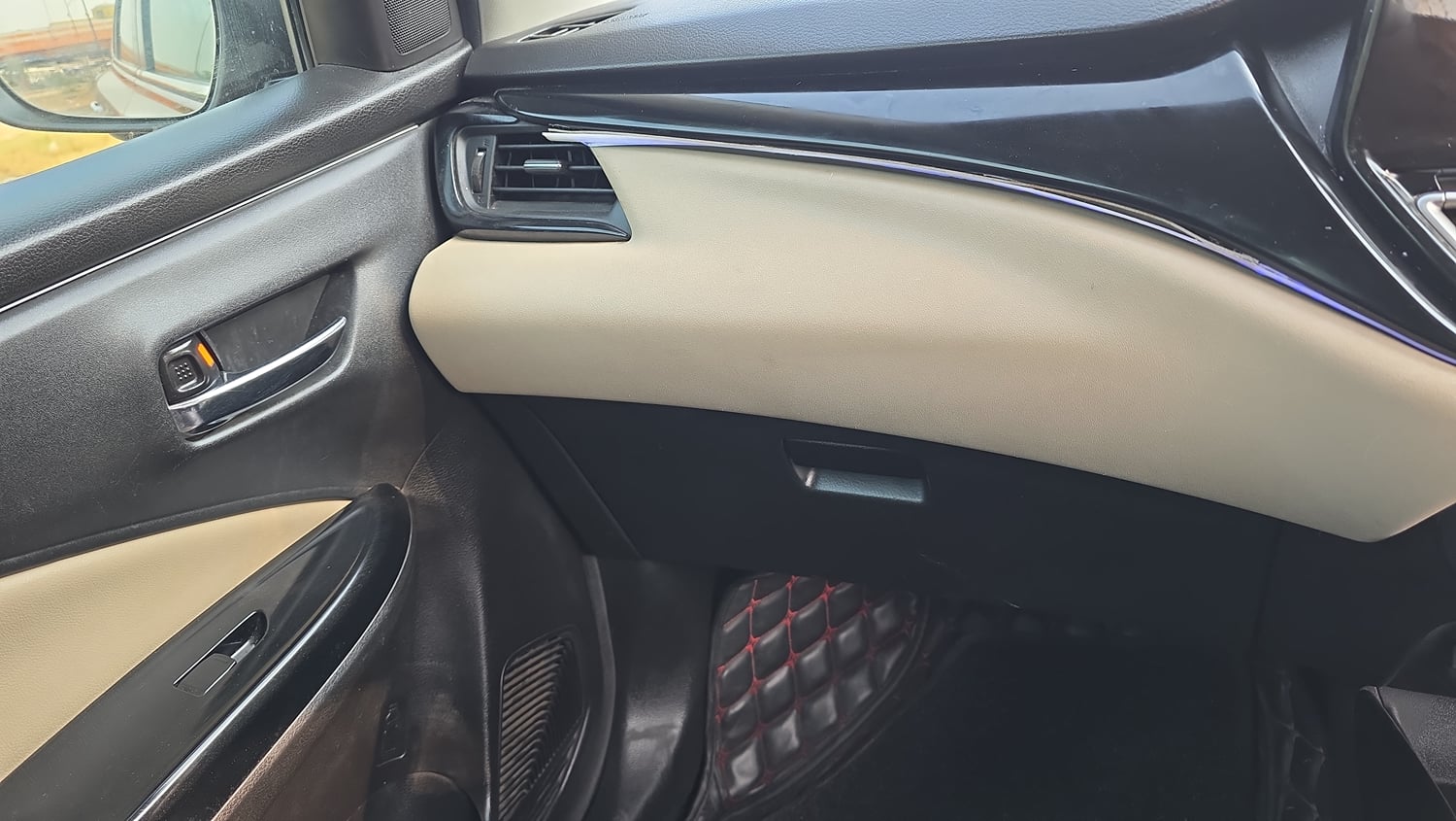 Used 2023 Toyota Glanza V Petrol Manual top_features Ambient interior lighting