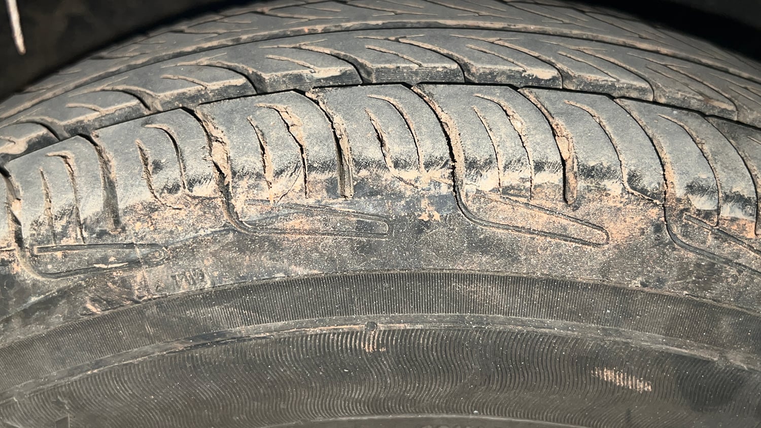 Used 2015 Maruti Suzuki Alto 800 Lxi Petrol Manual tyres RIGHT FRONT TYRE TREAD VIEW