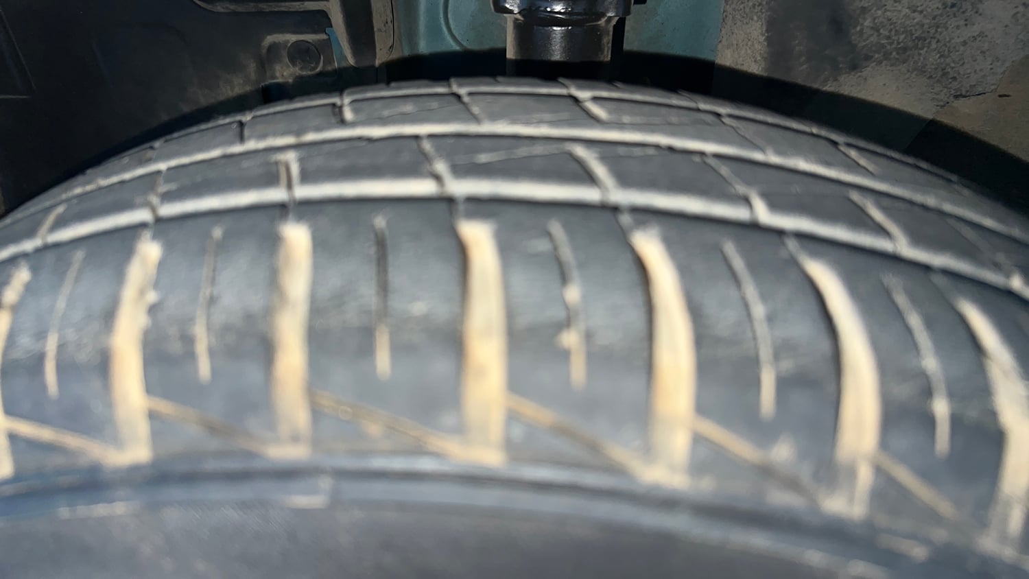 Used 2021 Renault Kwid CLIMBER 1.0 AMT Opt Petrol Automatic tyres LEFT FRONT TYRE TREAD VIEW