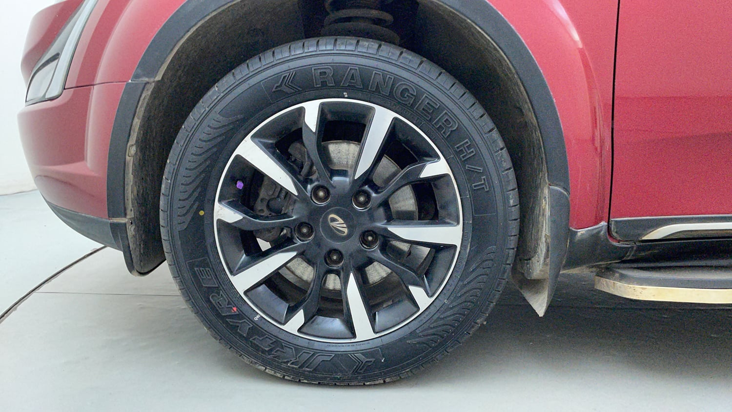 Used 2018 Mahindra XUV500 W11 Diesel Manual tyres LEFT FRONT TYRE RIM VIEW