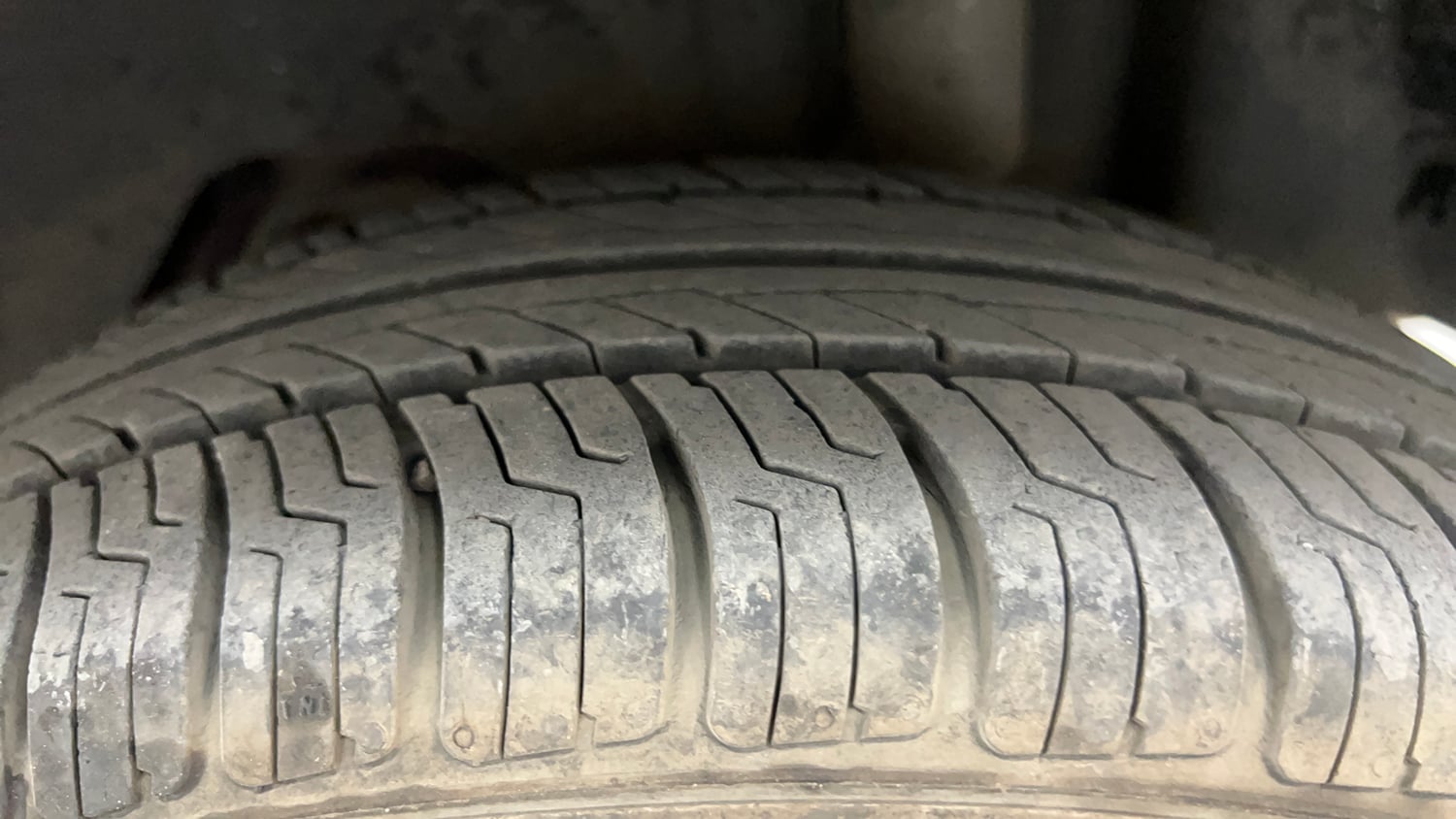 Used 2017 Ford Figo Aspire Trend 1.2 Ti-VCT Petrol Manual tyres LEFT REAR TYRE TREAD VIEW