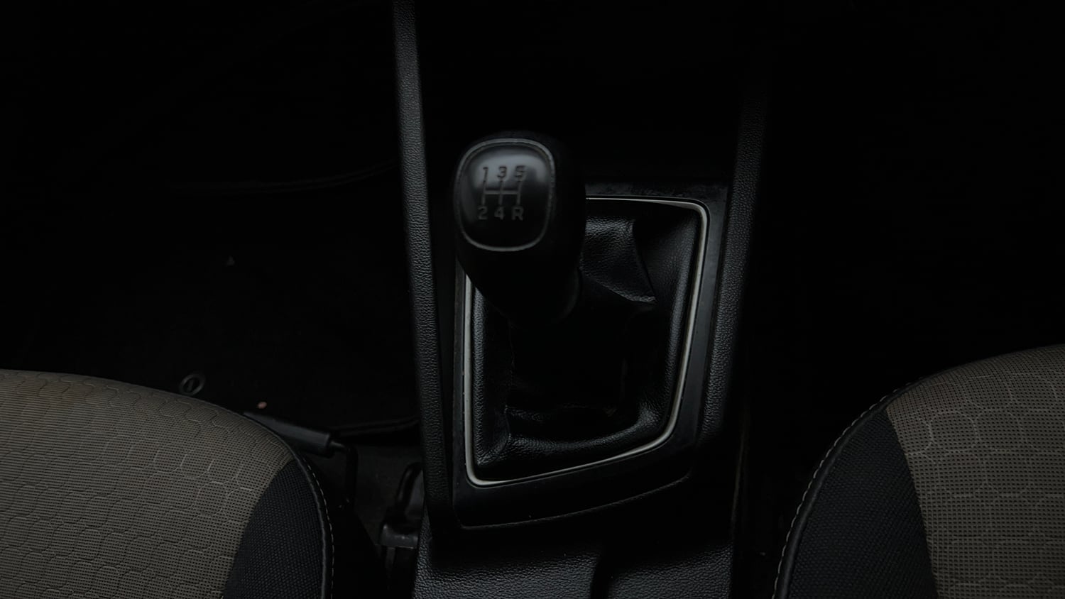 Used 2016 Hyundai Elite i20 Sportz 1.2 Petrol Manual interior GEAR  KNOB VIEW