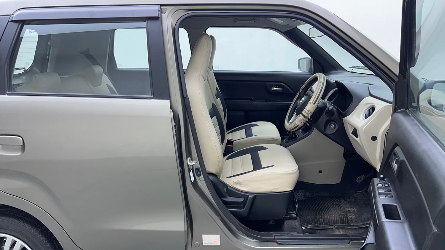 Used 2019 Maruti Suzuki Wagon R ZXi 1.2 Petrol Manual interior RIGHT SIDE FRONT DOOR CABIN VIEW