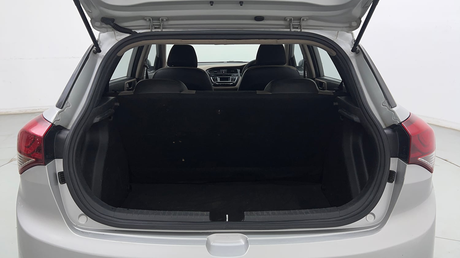 Used 2016 Hyundai Elite i20 Sportz 1.2 Petrol Manual interior DICKY INSIDE VIEW