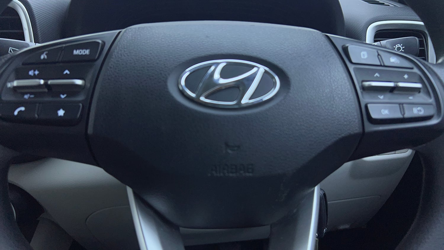 Used 2022 Hyundai Venue S(O) 1.0 Turbo iMT Petrol Manual top_features Airbags