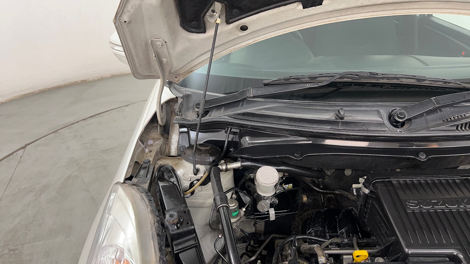 Used 2012 Maruti Suzuki Swift VXi Petrol Manual engine ENGINE RIGHT SIDE HINGE & APRON VIEW
