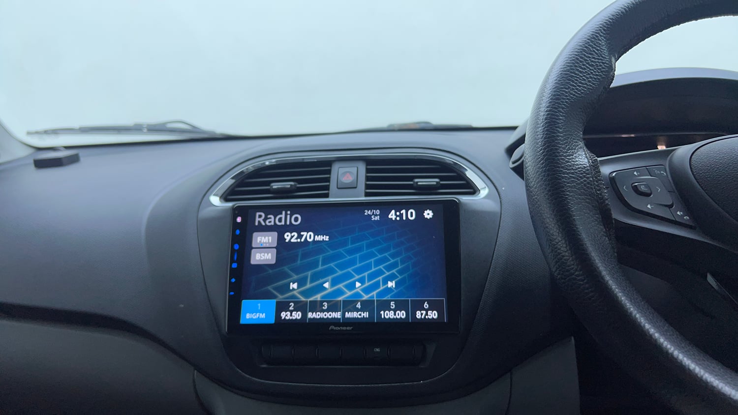 Used 2022 Tata Tiago XT CNG Cng Manual top_features Integrated (in-dash) music system