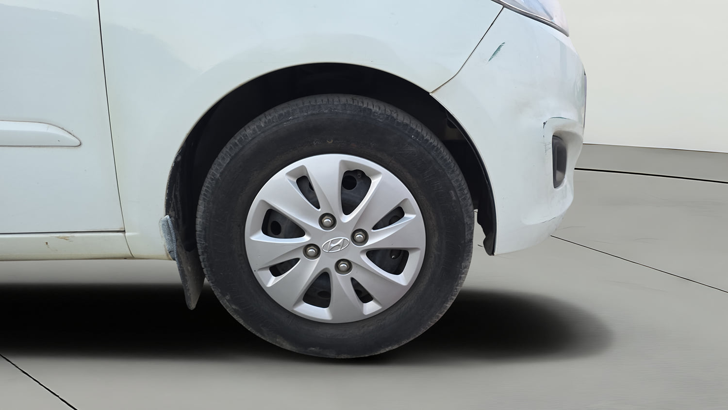 Used 2013 Hyundai i10 Sportz 1.2 Kappa2 Petrol Manual tyres RIGHT FRONT TYRE RIM VIEW