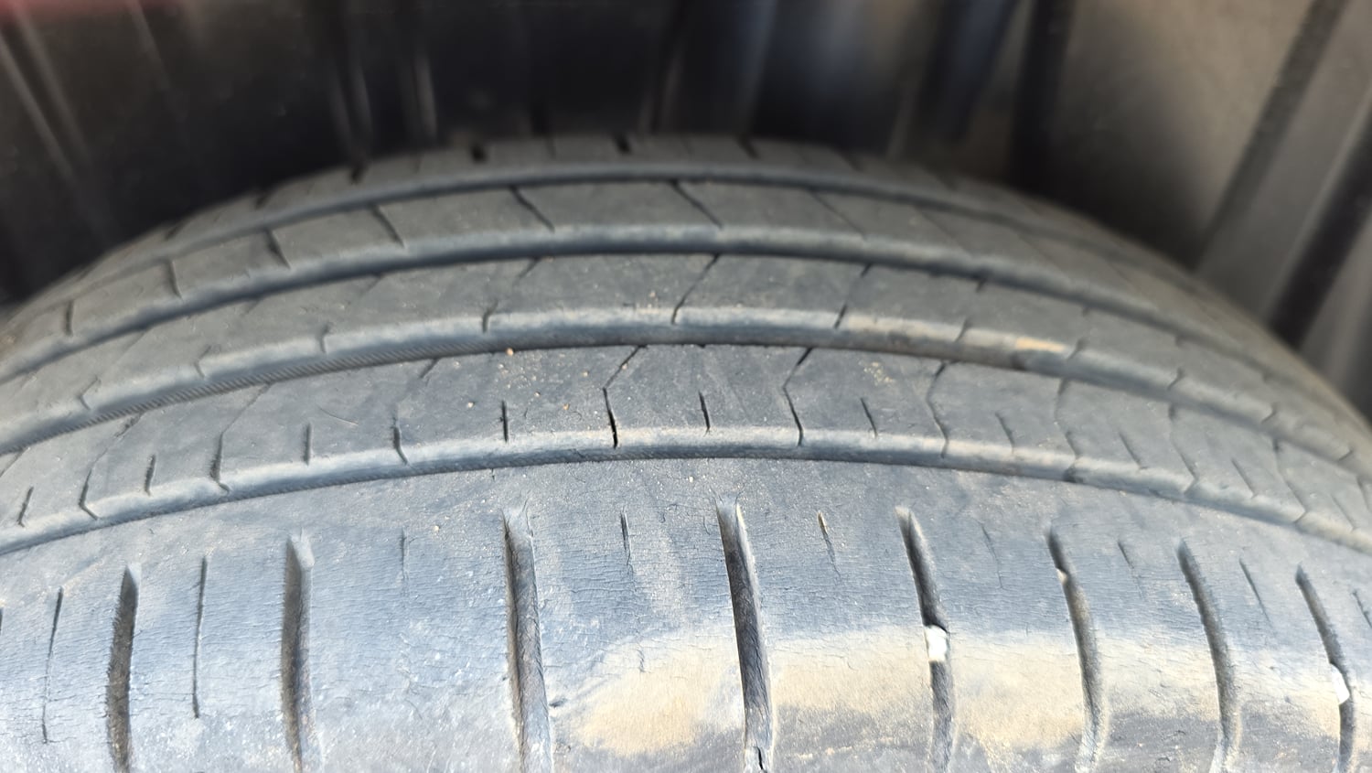 Used 2023 Toyota Glanza V Petrol Manual tyres LEFT REAR TYRE TREAD VIEW