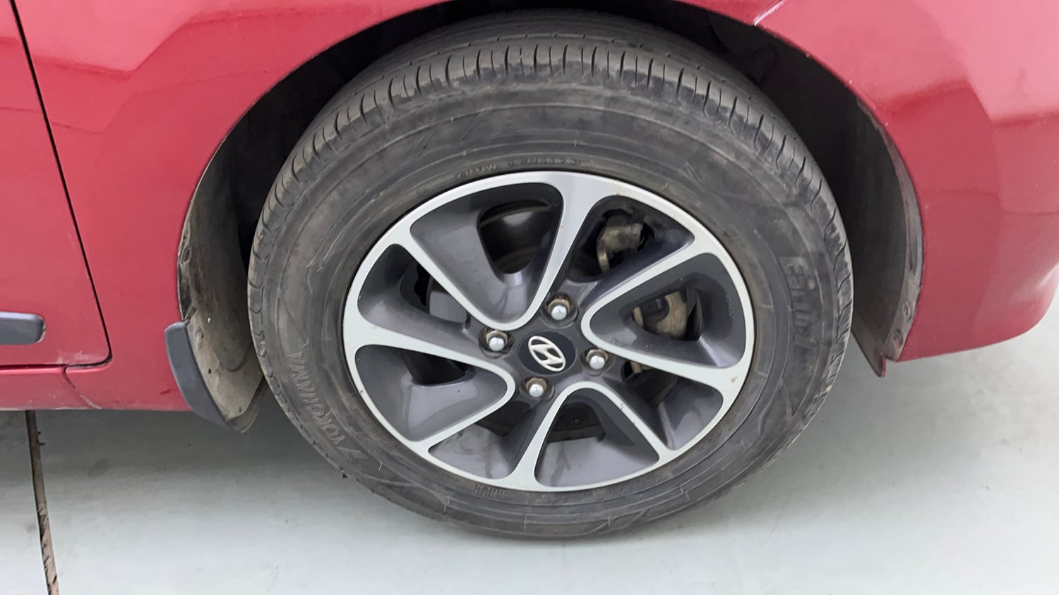 Used 2019 Hyundai Grand i10 Asta 1.2 Kappa VTVT Petrol Manual tyres RIGHT FRONT TYRE RIM VIEW