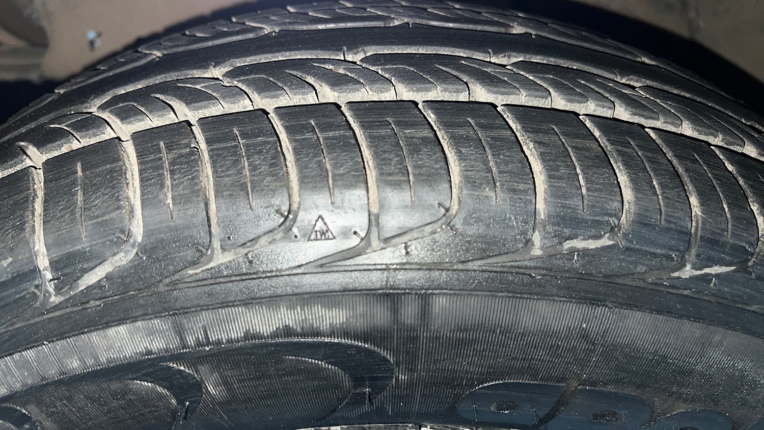 Used 2022 Toyota Innova Crysta VX 2.7 7 STR Petrol Manual tyres LEFT FRONT TYRE TREAD VIEW
