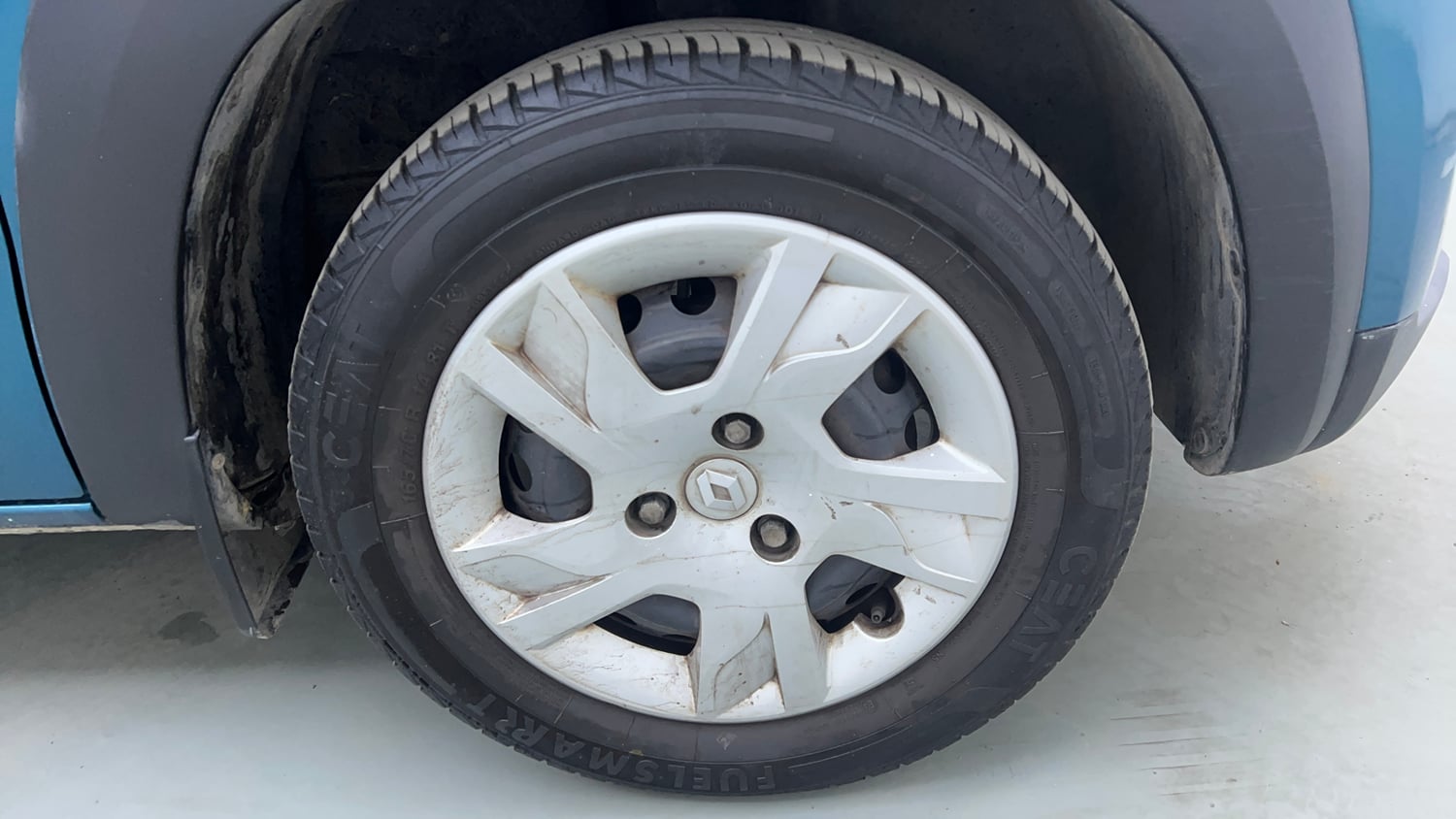 Used 2020 Renault Kwid RXL 1.0 AMT Petrol Automatic tyres RIGHT FRONT TYRE RIM VIEW