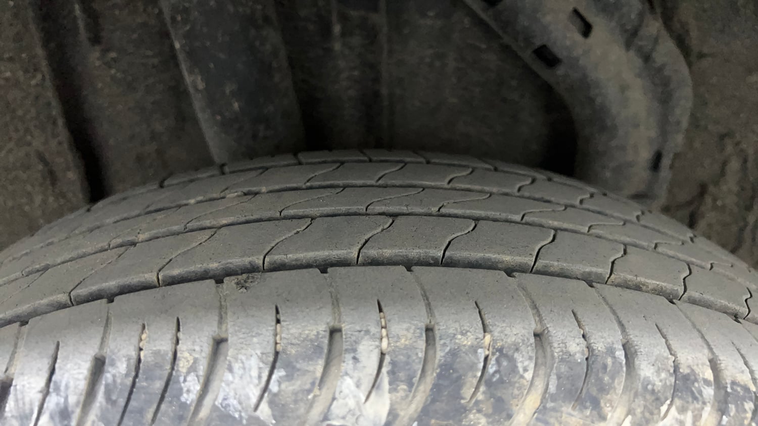 Used 2023 Nissan Magnite XL Petrol Manual tyres RIGHT REAR TYRE TREAD VIEW