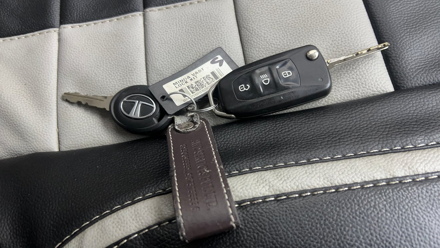 Used 2018 Tata Tiago Revotron XT Petrol Manual extra CAR KEY VIEW